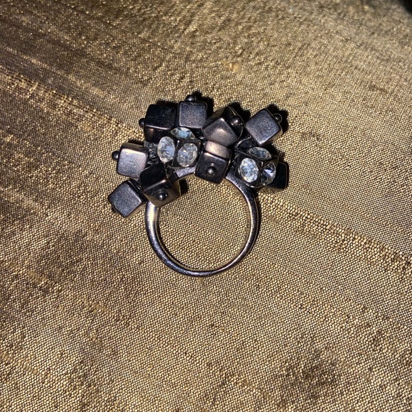 Jewelry - Fashion blingy ring size 6
